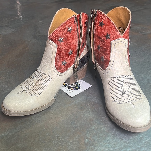 Sterling River White and Red Leather Western Star Studded Boots Size 8.5 - Picture 2 of 9